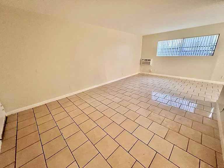 Columbus Apartments — Photo 29