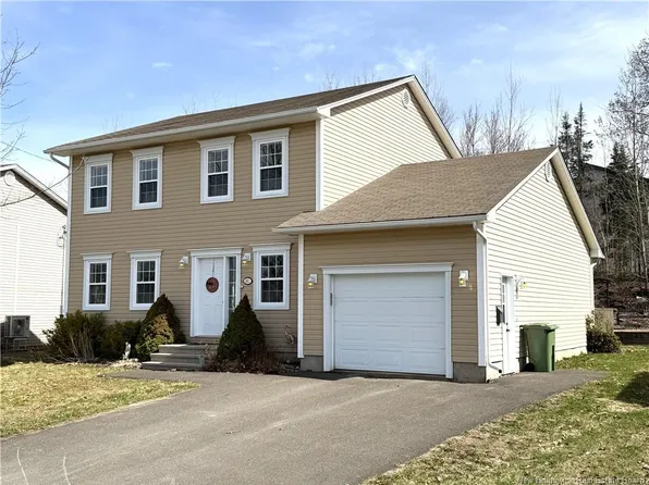 80 Blanchard Ct, Fredericton, NB E3G 3X2