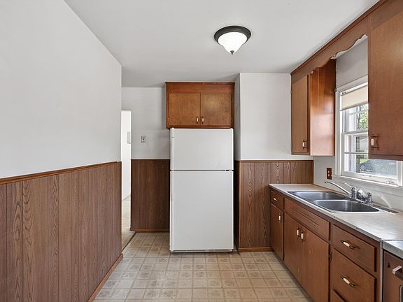 5th image of 4958 Newton Ave N