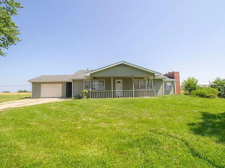 1303 Smiley Ln — Photo 1