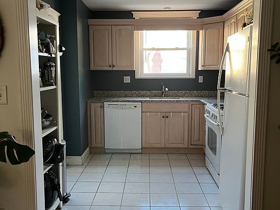 3rd image of 3332 Tilden St