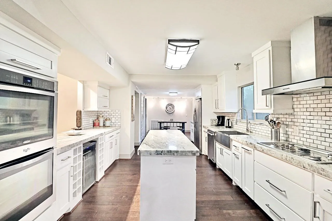 5 bed, 4.0 bath, 2852 sqft, $4,350 — Photo 2
