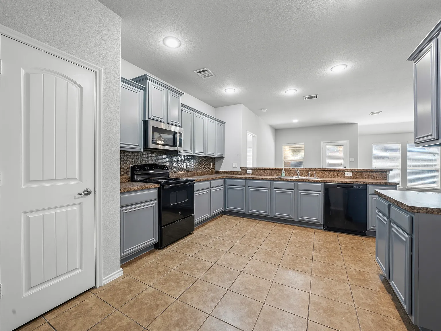 144 Meadow Crest Dr — Photo 4