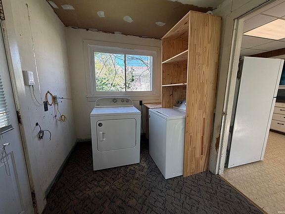 4th image of 304 Wright St