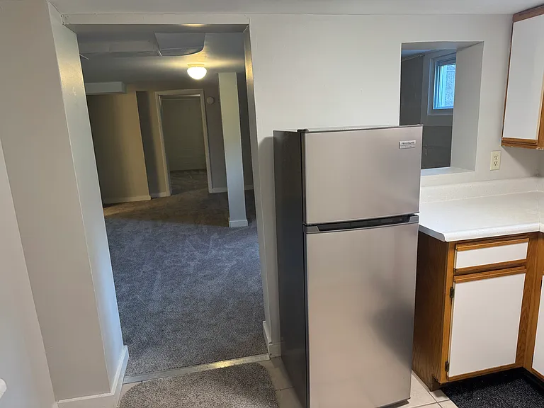 415 E State St — Photo 14