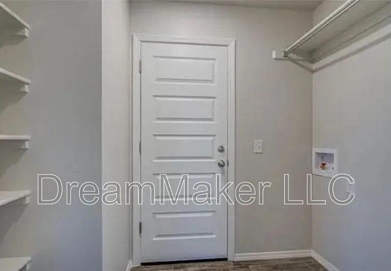 2401 S 28th Ter — Photo 29