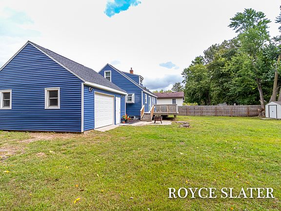 5th image of 108 Majestic St SE