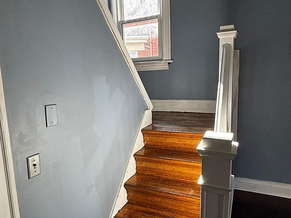 5th image of 279 Helen St