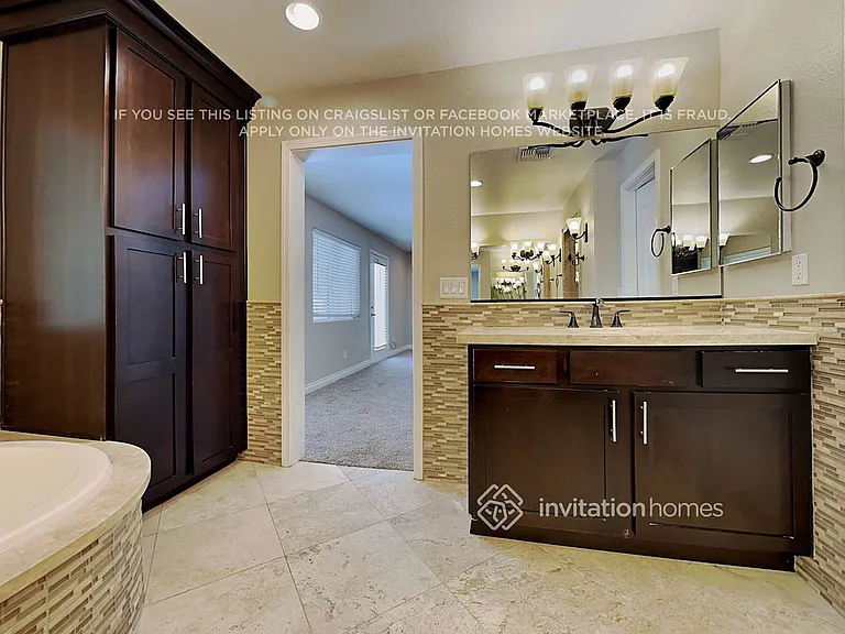 8460 Del Vista Ct — Photo 18
