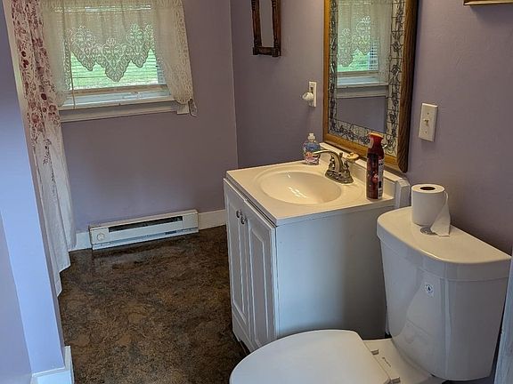 4th image of 123 Franklin St