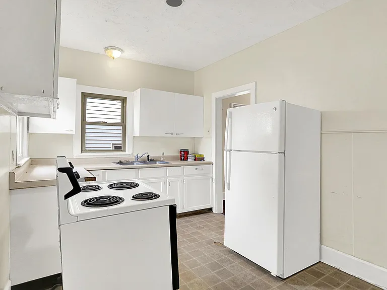 628 N Riley Ave — Photo 18