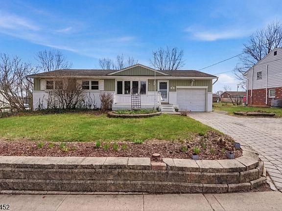 3rd image of 808 Charles Rd