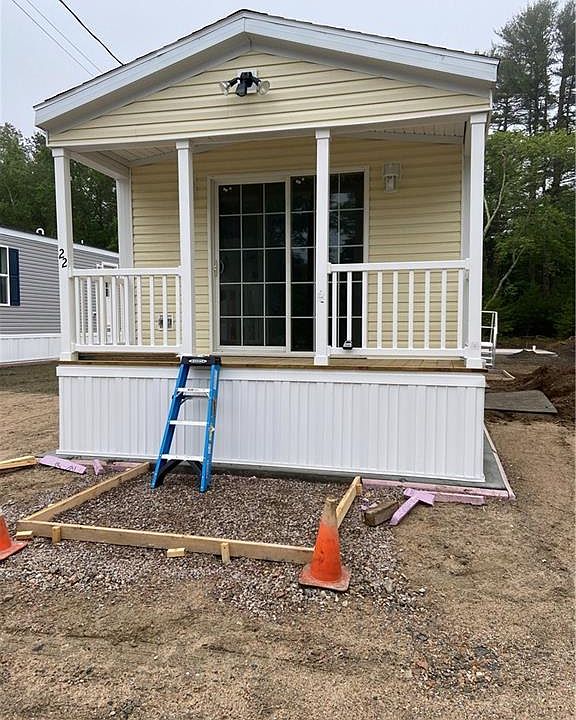 1st image of 22 Fox Trot Dr