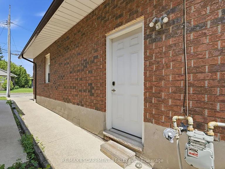 303 Caledon Ave #LOWER — Photo 4