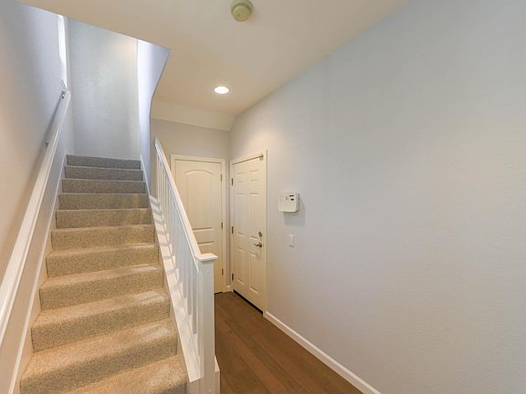 2nd image of 722 Cedarville Ln