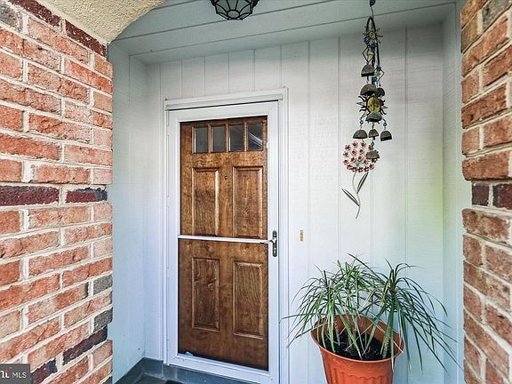 4th image of 3814 Woodlawn Ct
