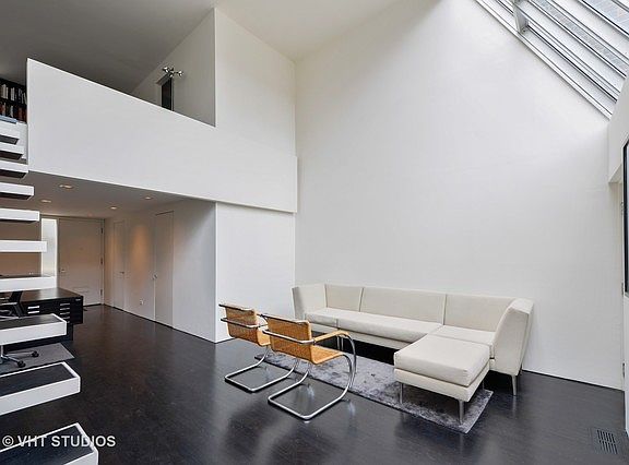 3rd image of 1521 N Sandburg Ter #1521