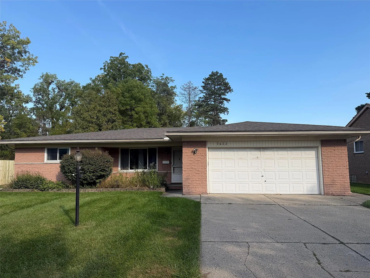 4 bed, 2.0 bath, 1919 sqft, $2,900 — Photo 1