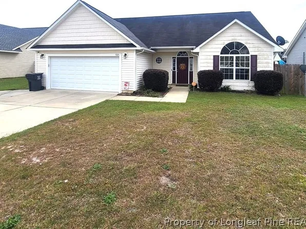 5215 Woodpecker Dr, Hope Mills, NC 28348