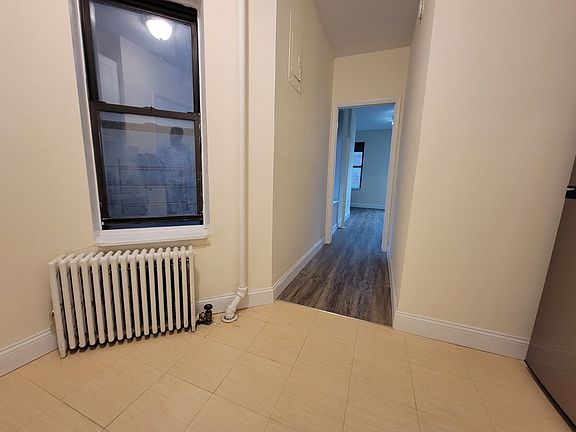 5th image of 657 10th Ave #L