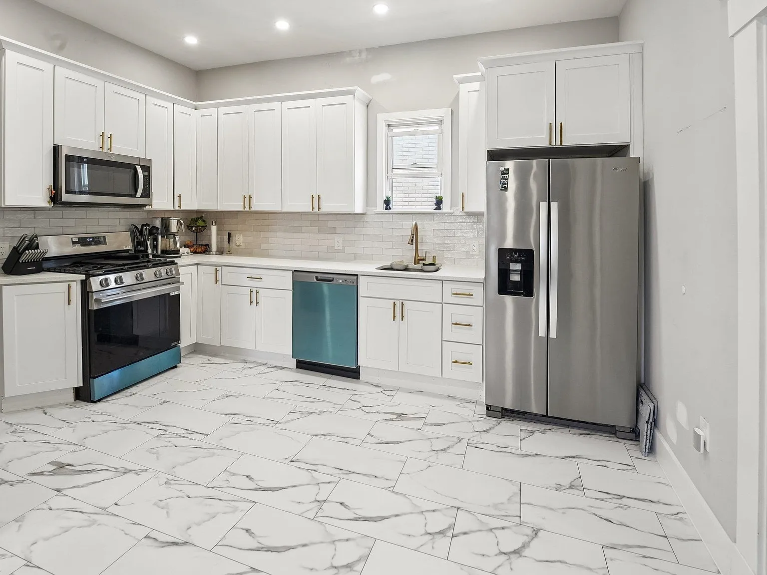 2 bed, 1.0 bath, $2,700 — Photo 1