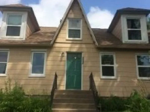 310 S Lucas St #1, Iowa City, IA 52240