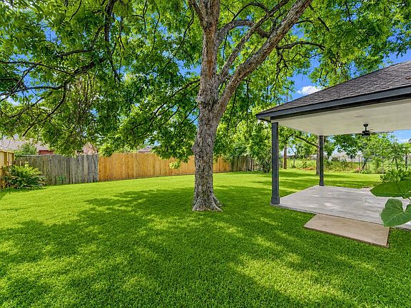 5th image of 10618 Braewick Dr