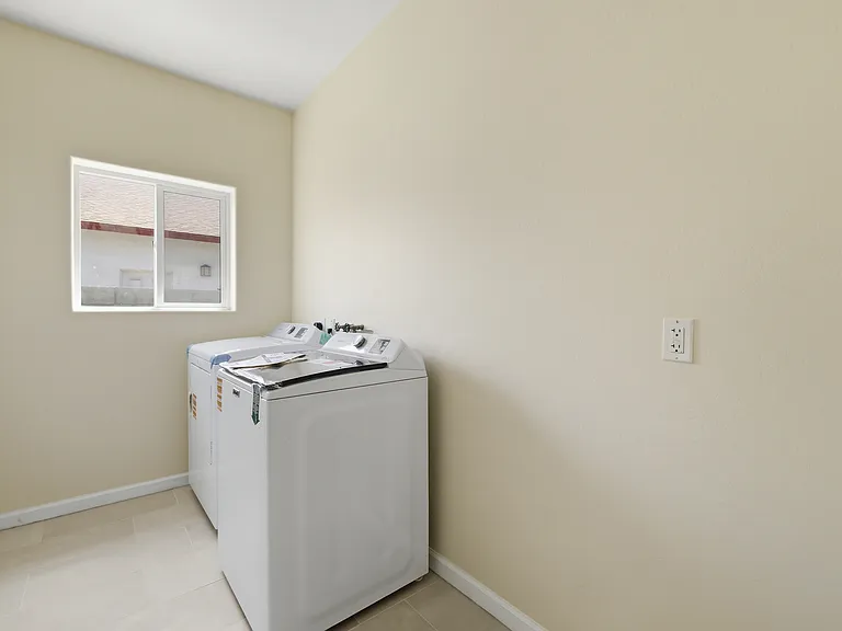 516 W Brown St — Photo 7