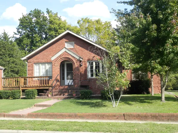 608 N 1st St, Fairfield, IL 62837