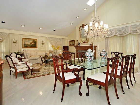 Living Room/Dining Room