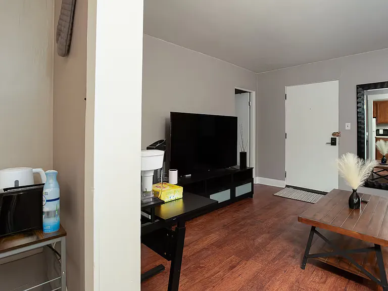 641 Summerlea St #1F — Photo 3
