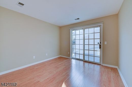 4th image of 220 Alexandria Way #220