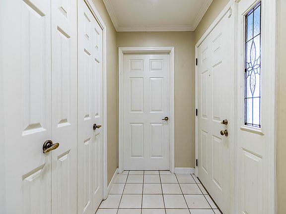 4th image of 25 Woodhollow Dr