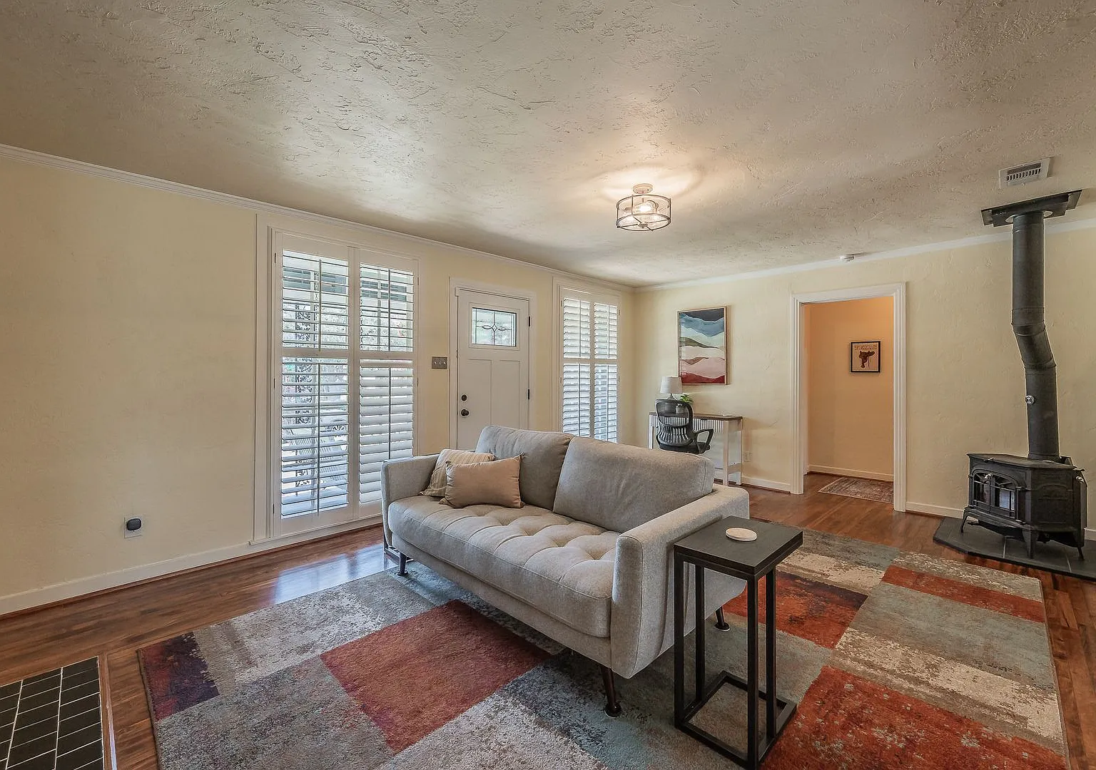 Charming 3BR/2BA Retreat: 2 Mi to the Forth Worth Stockyards — Photo 2
