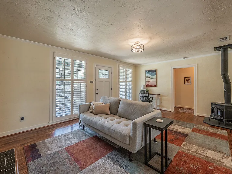 2157 W Lotus Ave — Photo 2