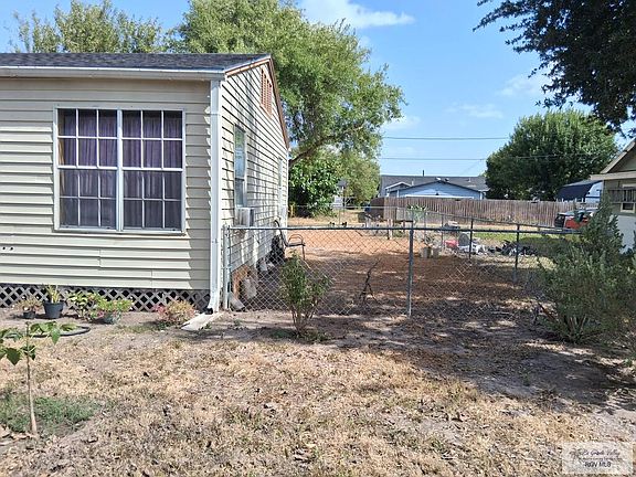 2nd image of 410 Mesquite St