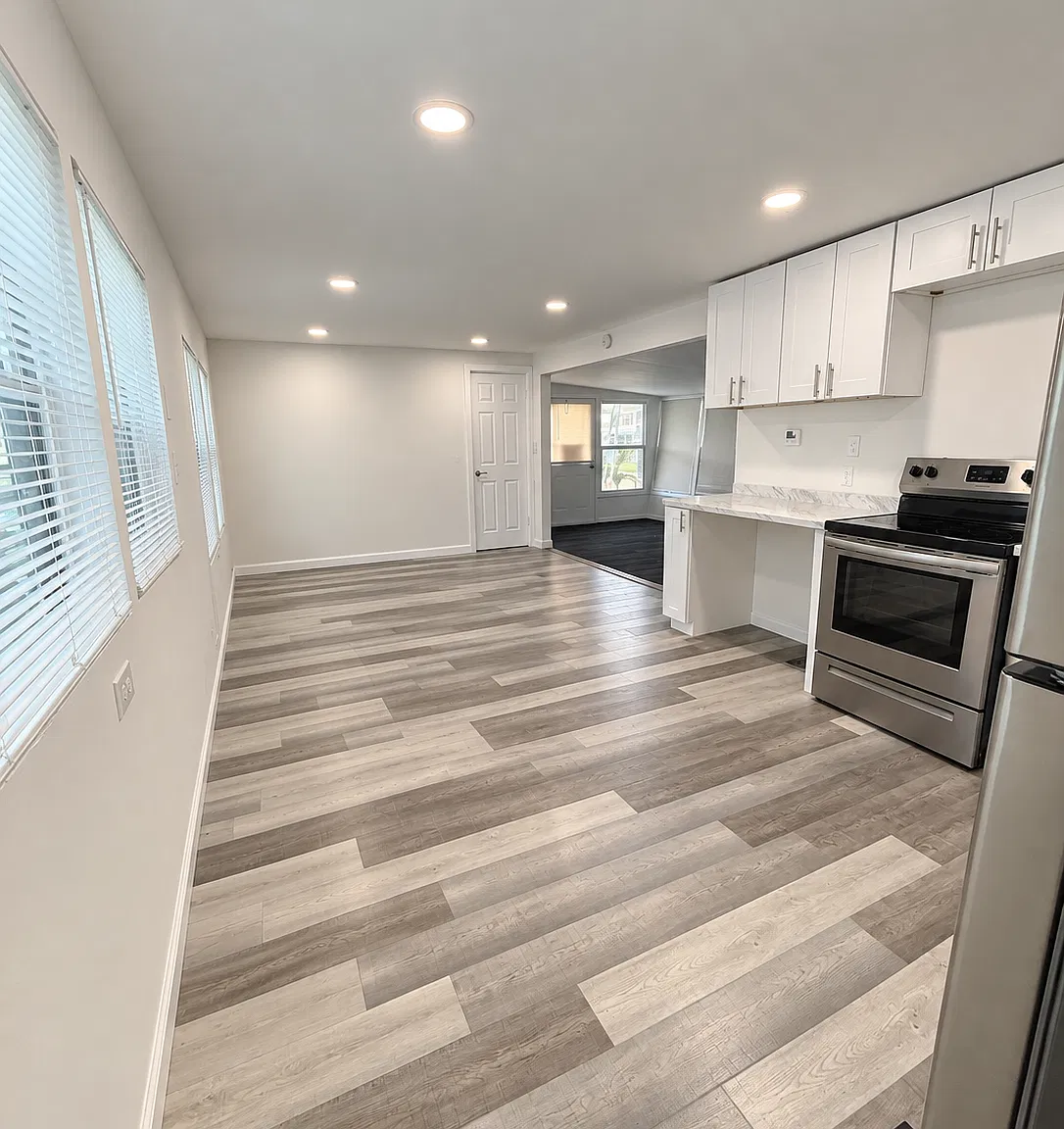 2 bed, 1.5 bath, 960 sqft, $2,000 — Photo 2