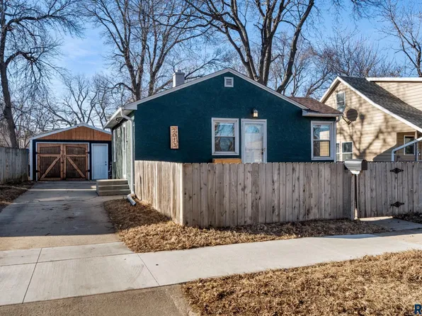 2013 S Spring Ave, Sioux Falls, SD 57105