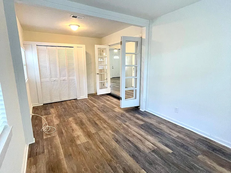 4746 Yarmouth Ave S — Photo 6