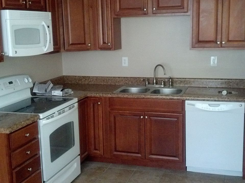 2nd image of 921 Simmons St