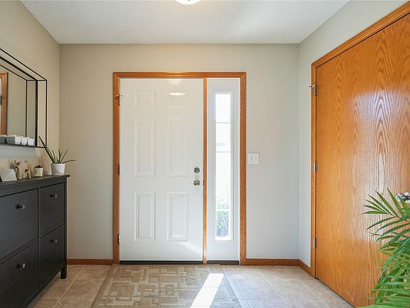 3rd image of 3313 Stoneview Cir SW