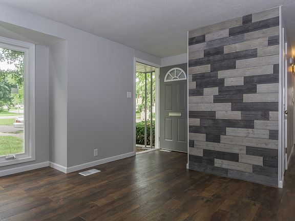 4th image of 2504 Ash Ln