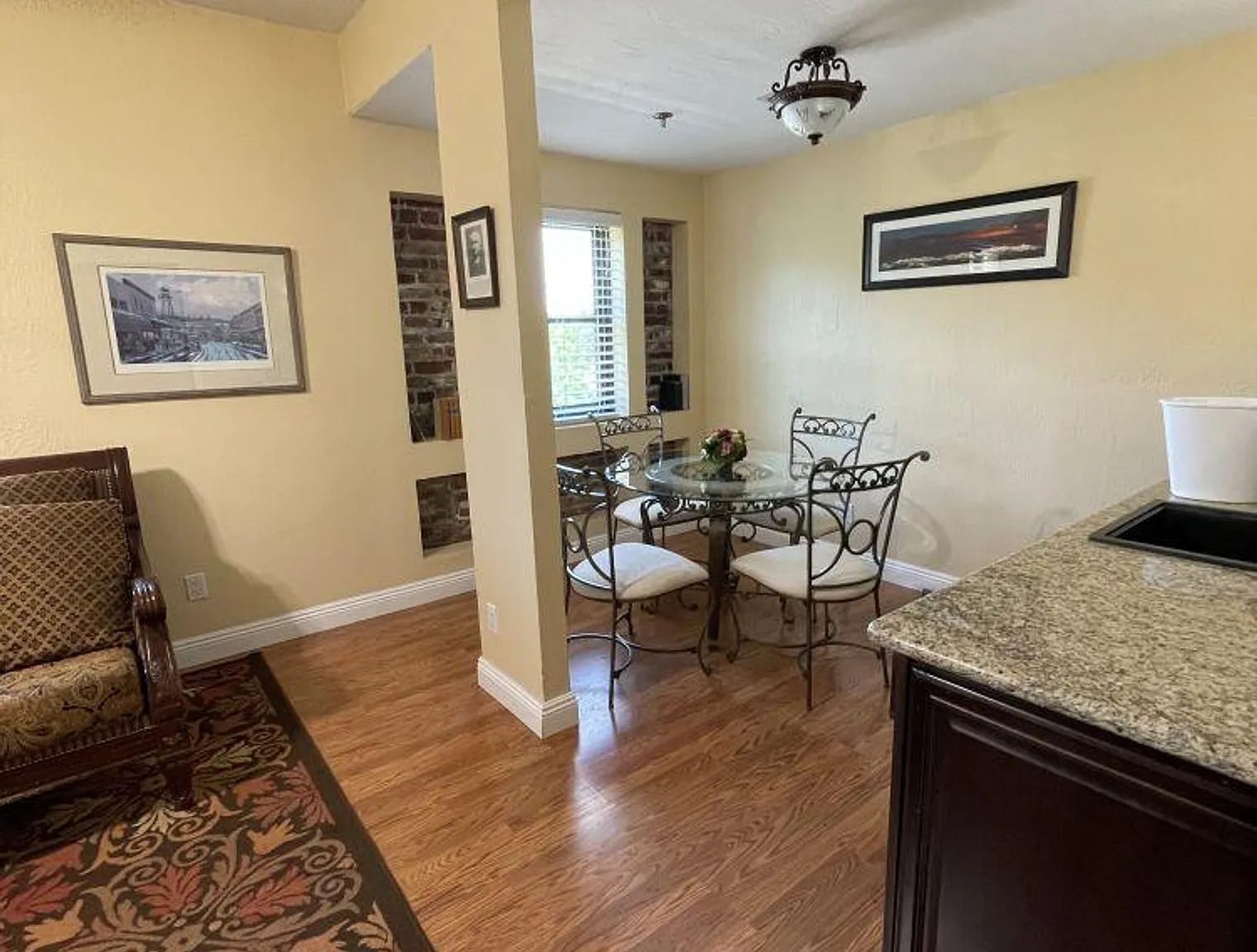 1 bed, 1.0 bath, 387 sqft, $4,376 — Photo 3