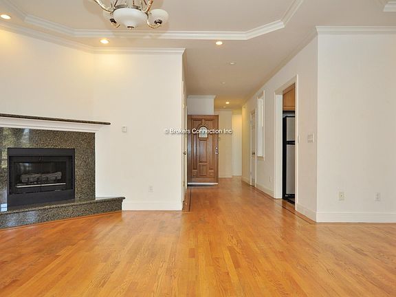 5th image of 139 Panama St