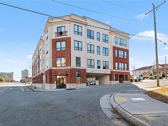 2nd image of 411 W Washington St Ste 209