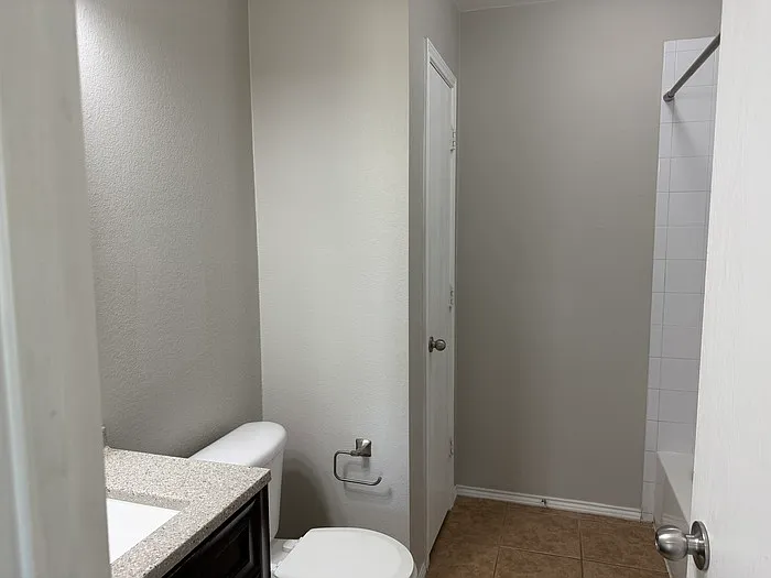 3 bed, 2.0 bath, 1406 sqft, $1,595 — Photo 4