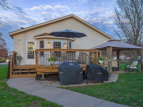 5th image of 718 Maple Street