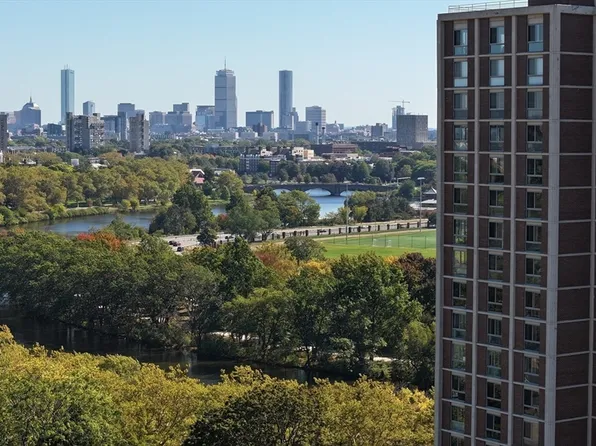 1010 Memorial Dr, Cambridge, MA 02138