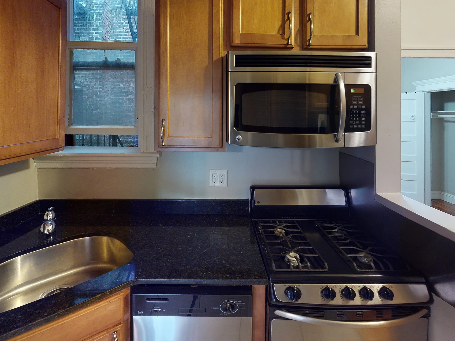 2 bed, 459 sqft, $3,025 — Photo 3