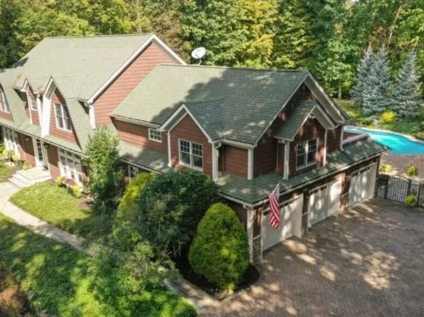 44 Brookvale Rd, Kinnelon Boro, NJ 07405